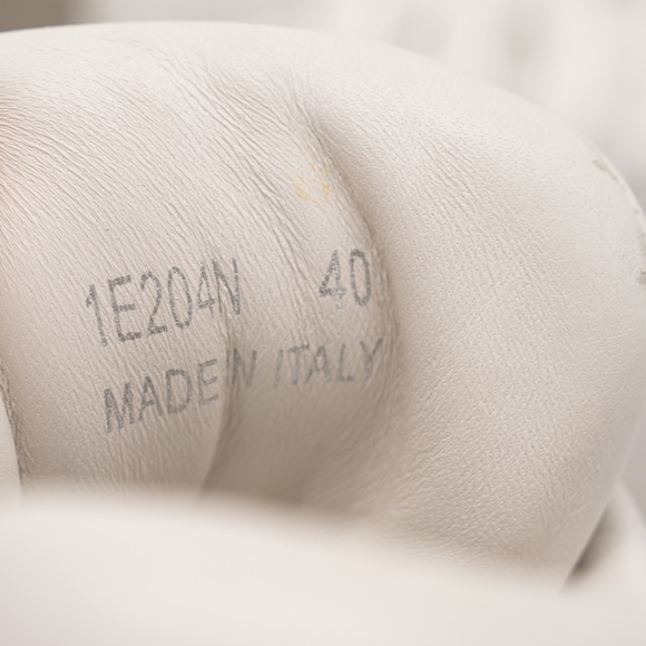 size 40eu 10 US Prada Triangle Logo Padded Sneakers White Leather Triangle - Picture 13 of 15